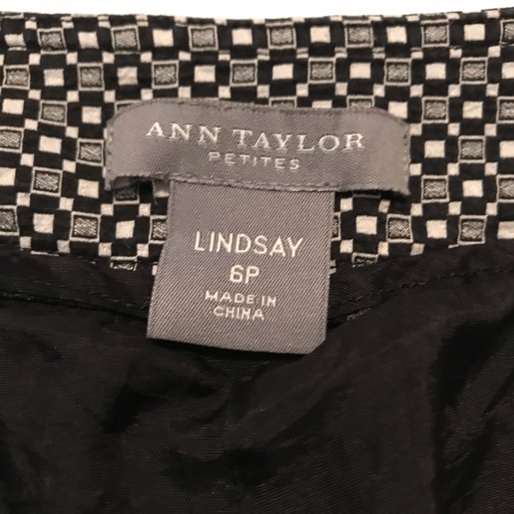 Ann Taylor, Lindsay Patterned Short Capri Pants - Picture 5 of 6